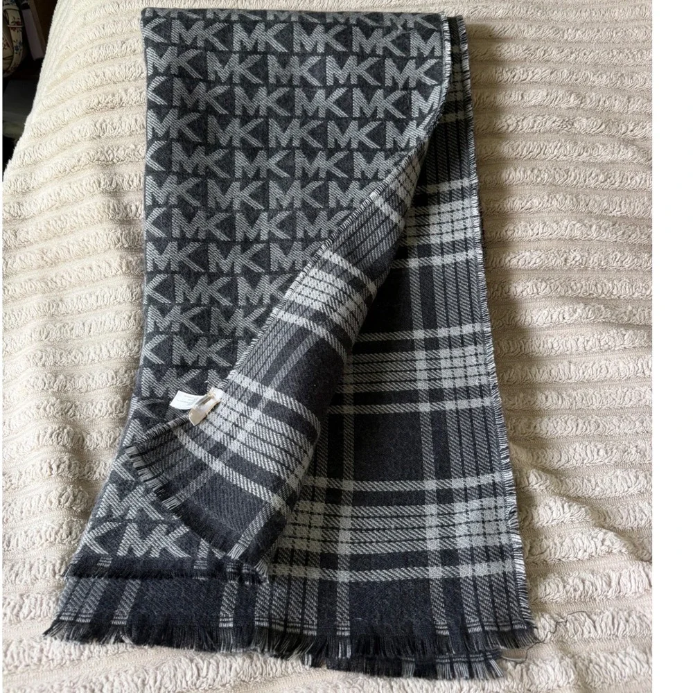 Michael Kors Reversible Scarf Grey Black MK Monogram Logo‎ Plaid Fringe Wrap